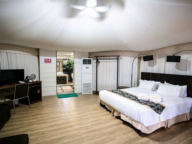 “Roxy Beach Resort: Sarawak’s Serene Seaside Escape”