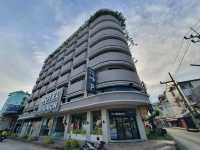 "Hi Season Hotel: Spacious Comfort with Convenient Access in Hat Yai"
