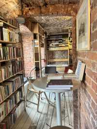 Konets Prekrasnoy Epohi -  a unique hybrid of bookstore and bar
