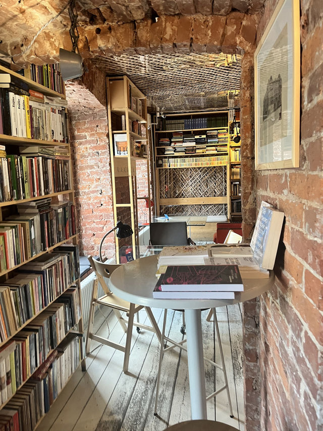 Konets Prekrasnoy Epohi -  a unique hybrid of bookstore and bar