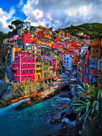 🌊 Riomaggiore: The Colorful Gateway to Cinque Terre 🇮🇹✨
