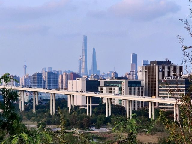 상하이 엑스포 공원: 황푸강과 노을이 어우러진 도심 속 힐링 🌇🌿🏙️