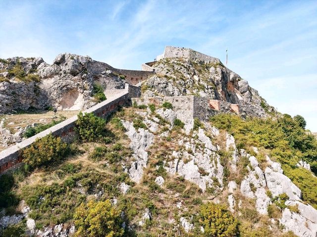 Knin Fortress: Croatia's Majestic Sentinel 🏰