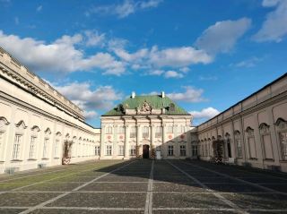 鐵皮屋下的宮殿