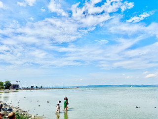 [Hungary 🇭🇺] A stroll through the charming retro resort town of Sióvok on the shores of Lake Balaton 🌊