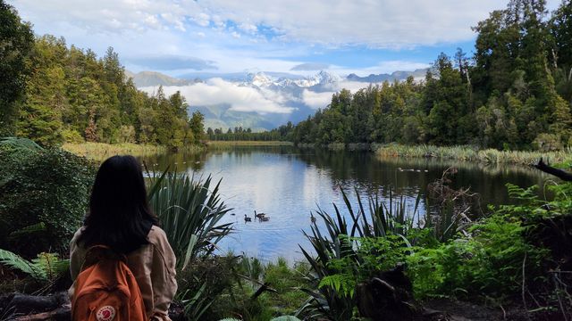 Enjoy the perfect view of Snowy Mountains at Lake Matheson.