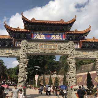 광둥성 마오밍의 난산사(Nanshan Temple)에 체크인