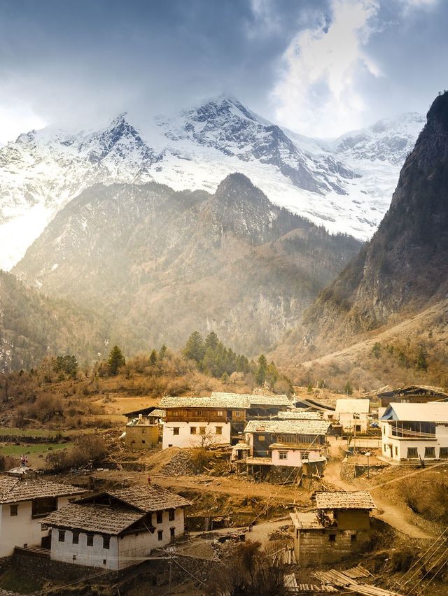 Discover the Unpredictable Beauty of Rapidly Changing Seasons 🌦️🥵
