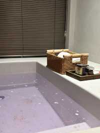 麗江全屋智能民宿！連住三天！ 在回品住了幾天真的是越來越懶了 全屋智能系統 只要動動嘴就行了  真
