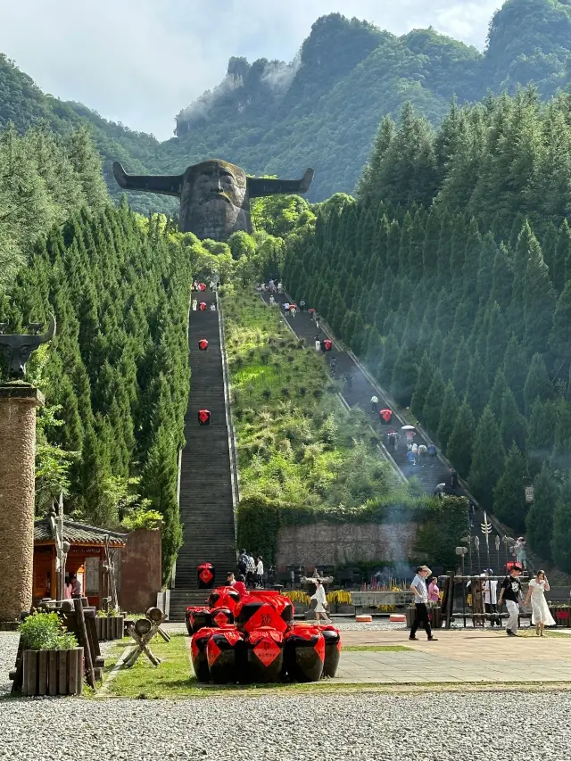 湖北神農架は神秘的で未知の謎に満ちた場所です