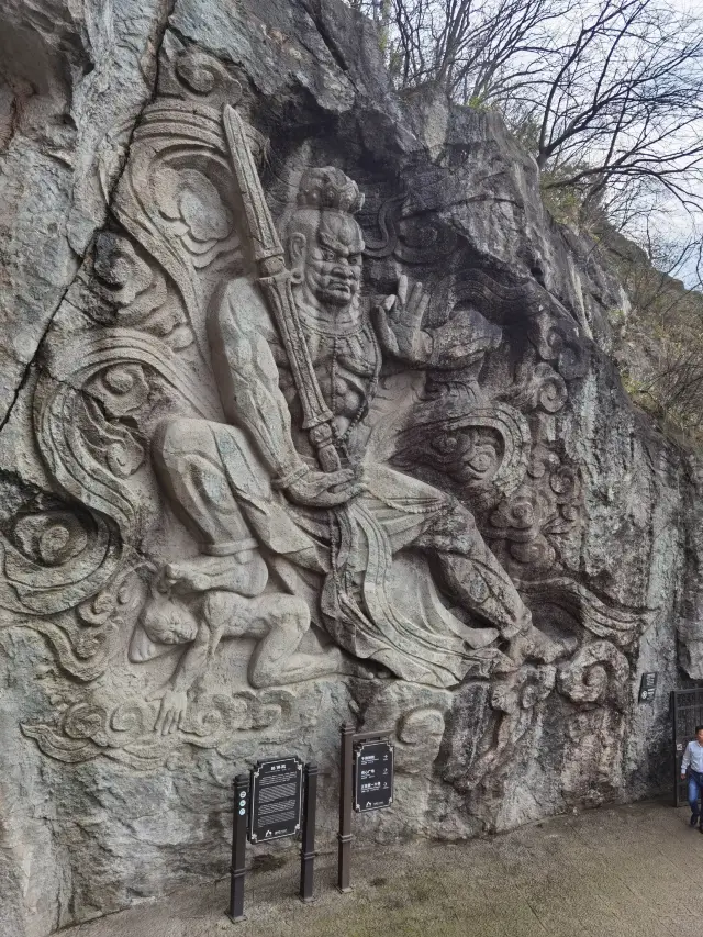 Xinchang Great Buddha Temple, a peaceful place to calm your mind