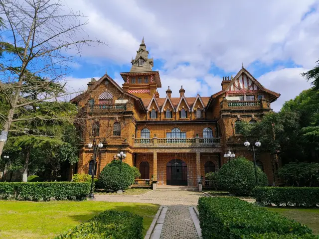 Shanghai Chedun Film Park - A check-in spot for the filming of 'Kung Fu Hustle' and 'Romance in the Rain'