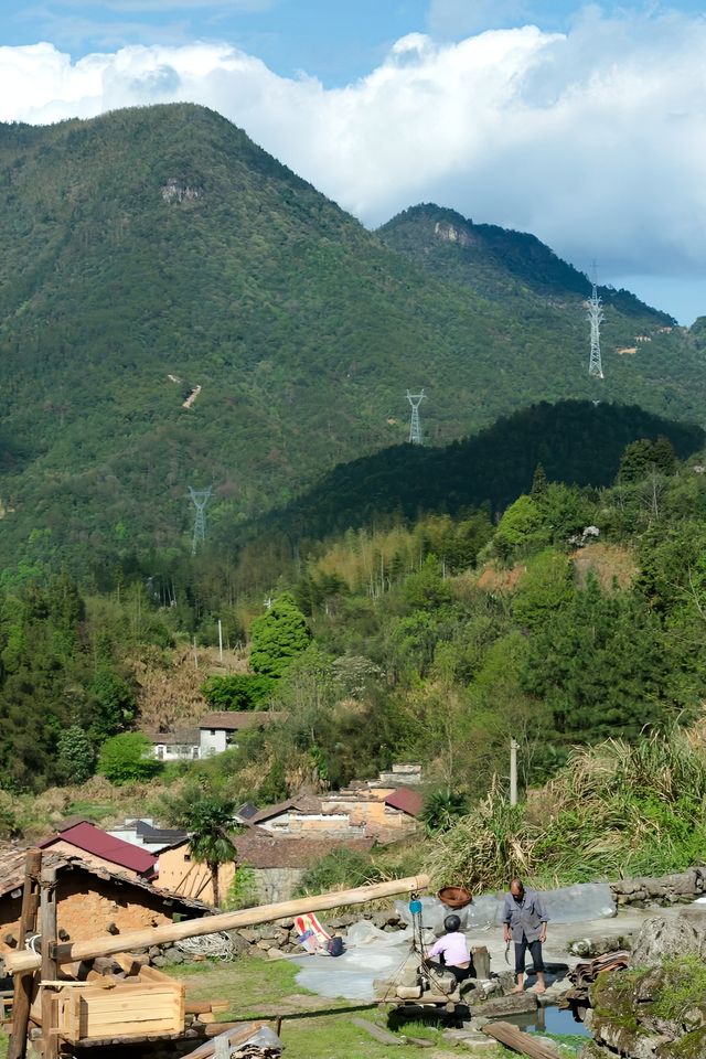 江西這座山崖上的古村