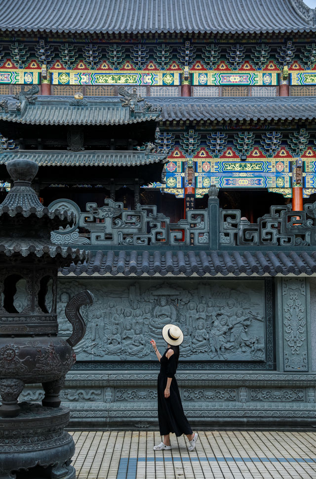 不輸弘法寺藏在深圳大鵬的一座海邊寺廟