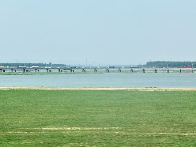 火車外的東北平原