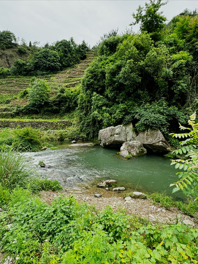 徒步安山古道，撞進十九峰風景裡～