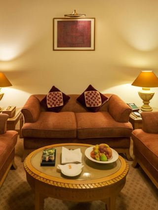 🌟 Gilgit's Gems: Top Hotel Picks! 🏨✨
