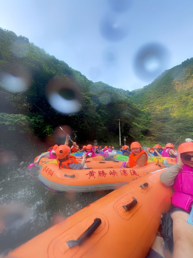 夏日玩水有人帶頭嗎？黃騰峽漂流我先開漂啦