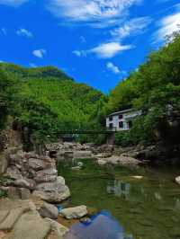 夏天就是要泡在水里安吉山步石溯溪
