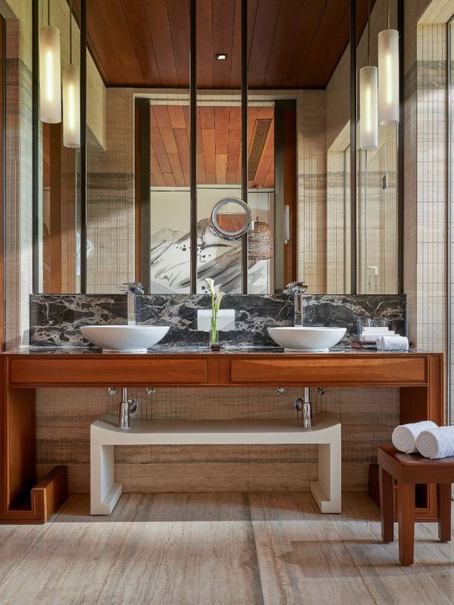 🌟 Beijing's Best: Luxe Lakeside Getaway at Yanqi Hotel 🏰✨