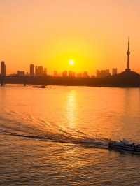 🌊 Explore Wuhan's Watery Wonders: Beaches, Riverbanks & More! 🌅
