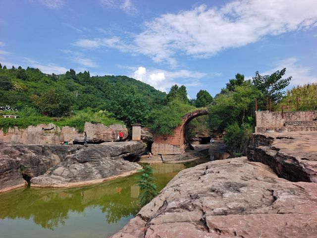 西南界洞峡群風景區。