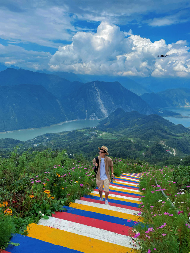 國慶旅遊別忘了去都江堰這個山頂。