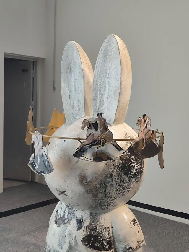 貴陽看展｜利塔•卡貝魯特《凝視之光》。