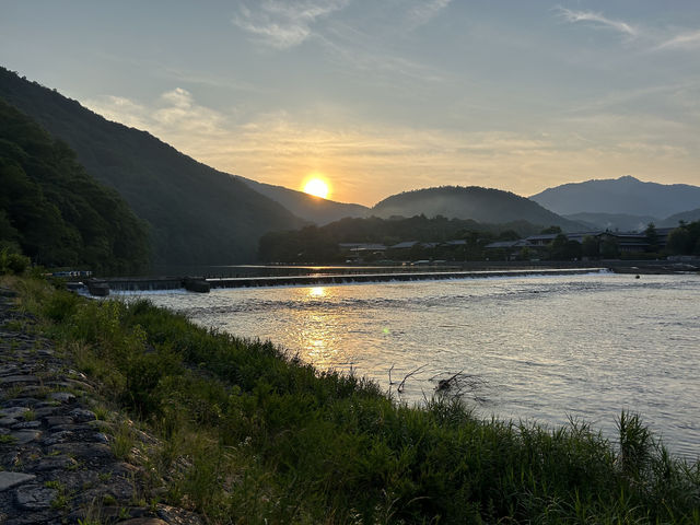 岚山で渡月橋の夕日を見逃さないで🌄
