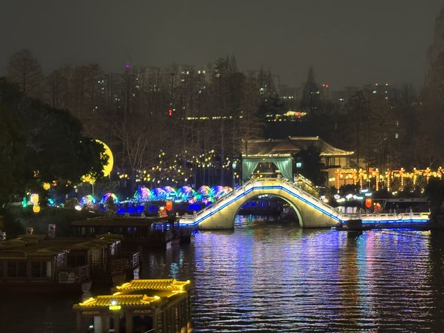 秦淮河畔燈火輝煌