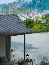 在雲海中的懸崖邊和朋友邂逅––樂山篇
