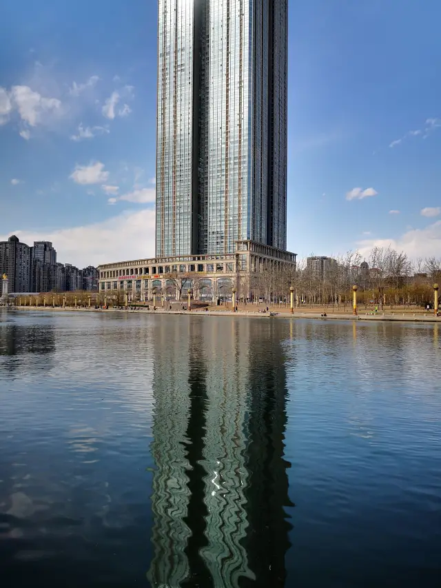 海河沿いの高層ビル群