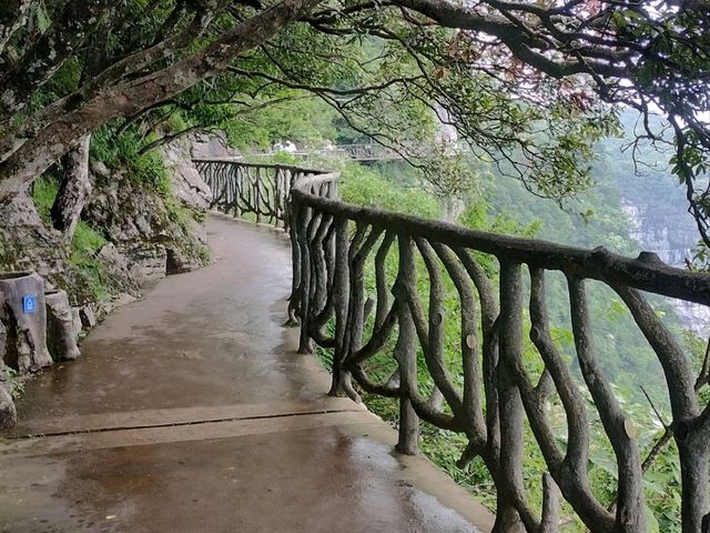 Tianmen fun time with cloud and rain