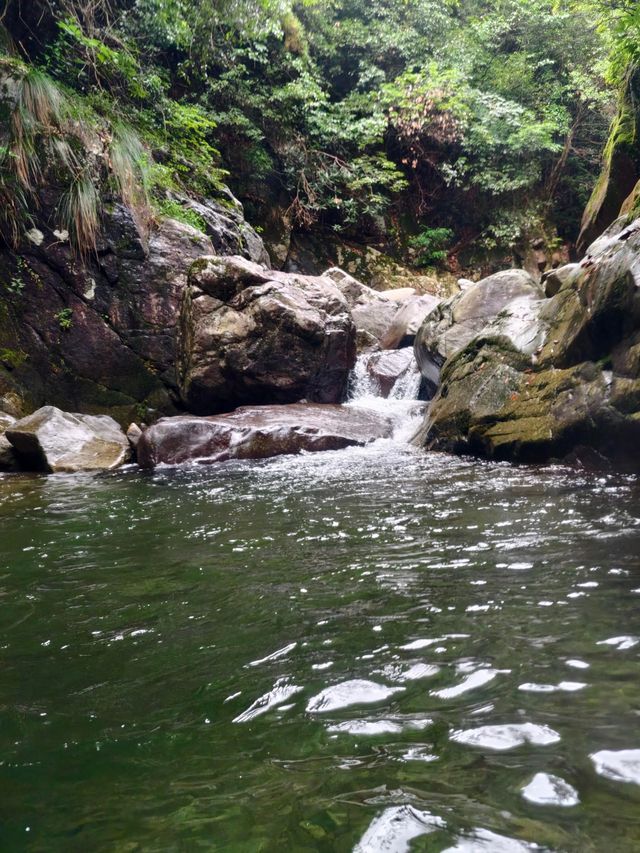 夏日玩水必去！臨安蝴蝶谷溯溪攻略｜天然水上樂園