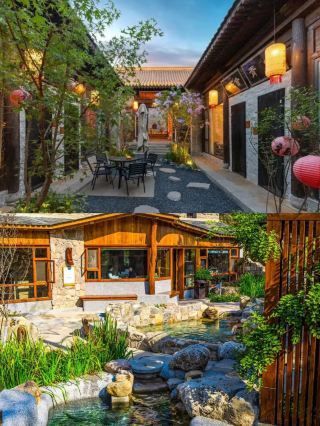 How can summer be complete without a hot spring guesthouse!