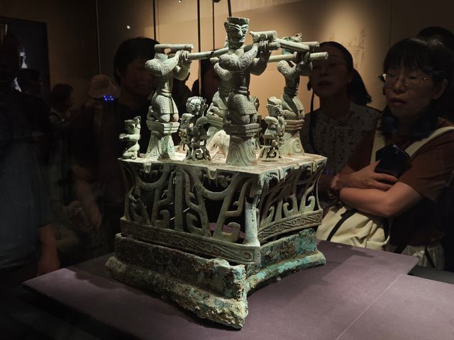 三星堆裡的古蜀秘境神秘縱目與通天青銅震撼三千年！