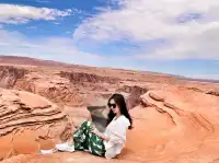 美國西海岸——羚羊谷，馬蹄灣。 去馬蹄灣的路上全是沙子，還是坡路，而且暴曬，來回要走1小時，車子開不
