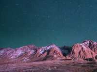帕米爾之巔星空璀璨，銀河如銀帶鋪展