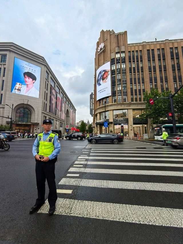 🛍️ Review: The Vibrant Artery of Shanghai - Nanjing Road
