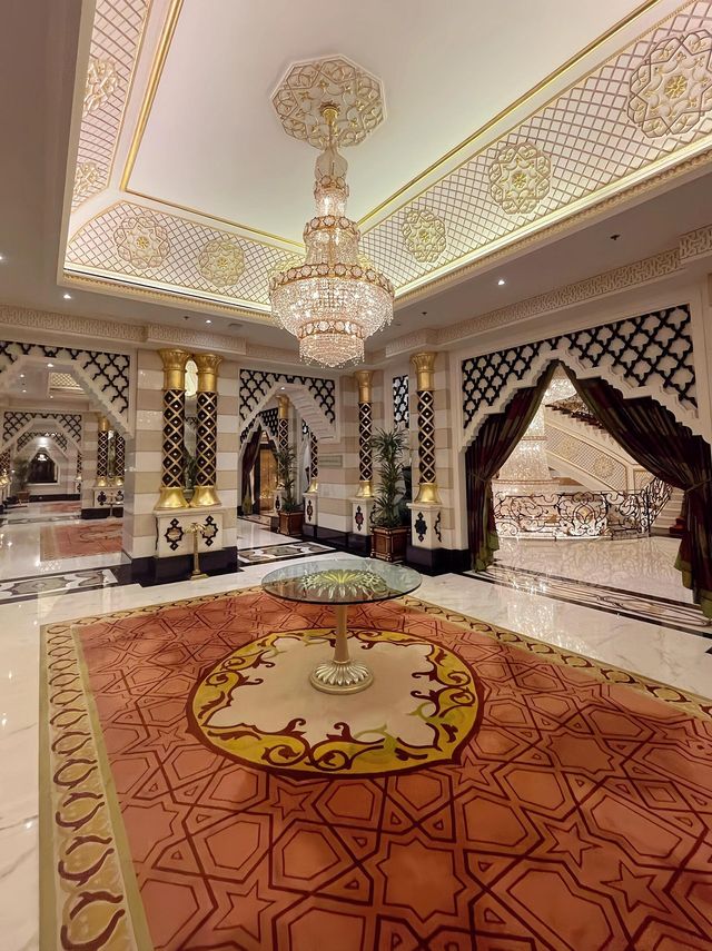  Sudah lama nggak mau pindah dari hotel tepi pantai ini di Jeddah, Arab Saudi! 