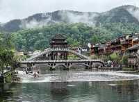 凤凰印象：沱江邊上的時光詩篇