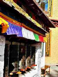 高原陽光下的理塘