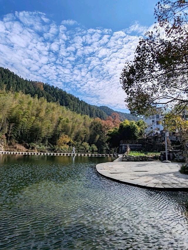 Autumnal Scenery of Fengwei Village
