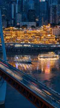 8D魔幻山城重慶3日遊｜輕軌穿樓&火鍋飄香