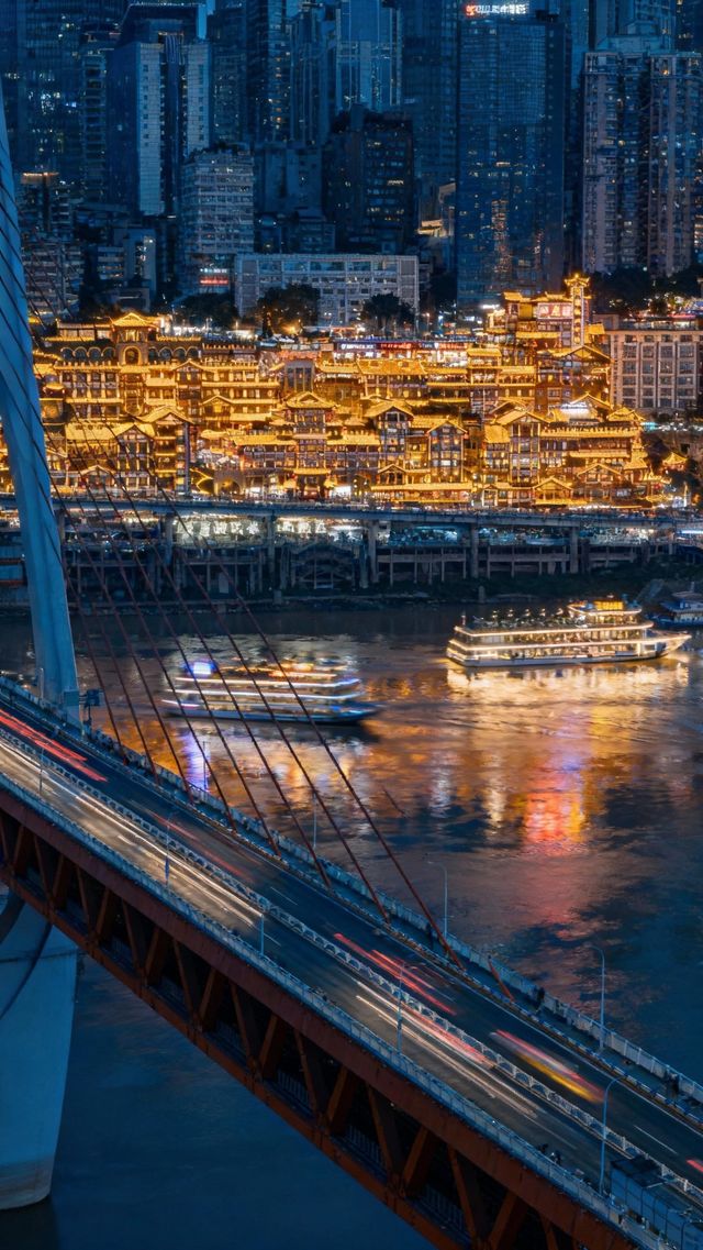 8D魔幻山城重慶3日遊｜輕軌穿樓&火鍋飄香