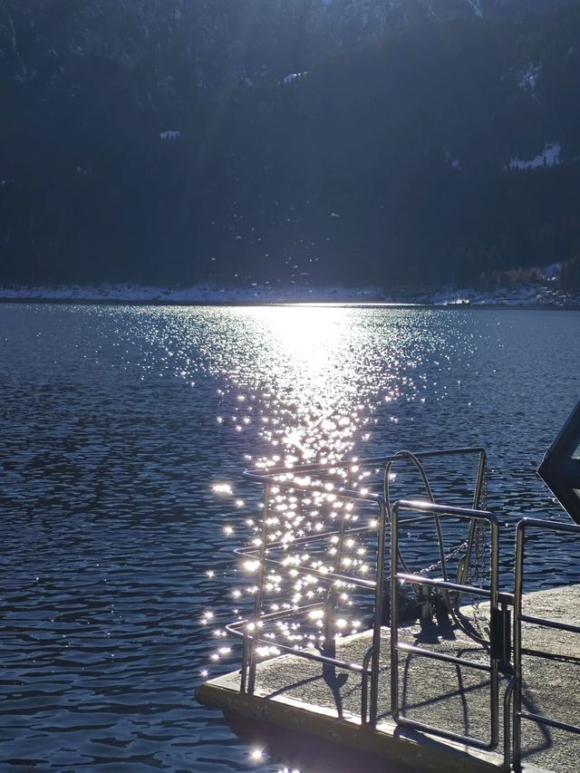 天山天池:在王母瑤臺間淬鍊億年寒玉的雲端鏡宮 天山天池:在王母瑤臺間淬鍊億年寒玉的雲端鏡宮