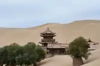 飛沙不落的月牙泉