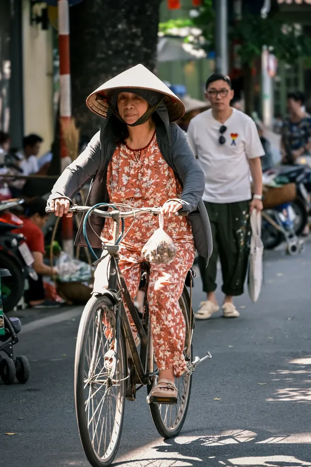 你問我什麼是自由？是煙火漫捲的河內