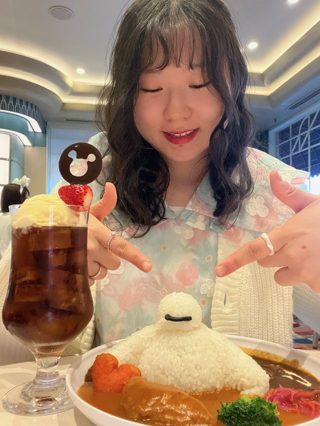 베이맥스 모양 카레를 먹을 수 있는 센터 스트리트🤍