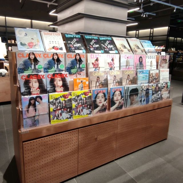 打卡全球最美書店之一📚TSUTAYA BOOKSTORE